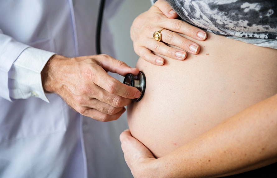 Riesgos asociados a la duración de cirugías en una mujer en periodo de gestación